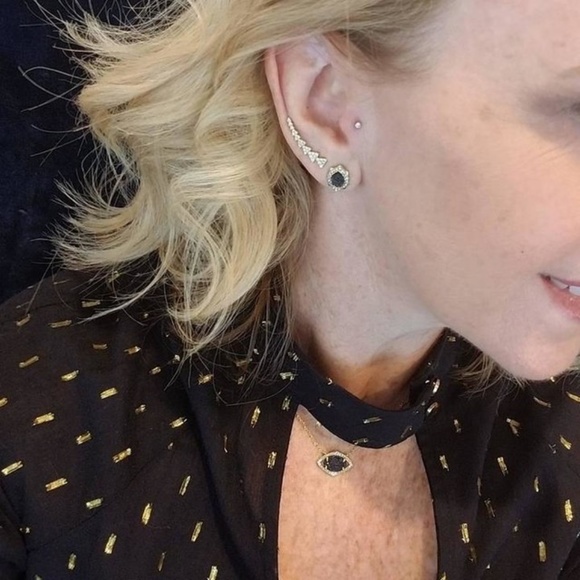 :: Stella & Dot🖤⚔️🖤Black Hematite Pavé Triangle Ear Climbers Rare Retired - Picture 5 of 8